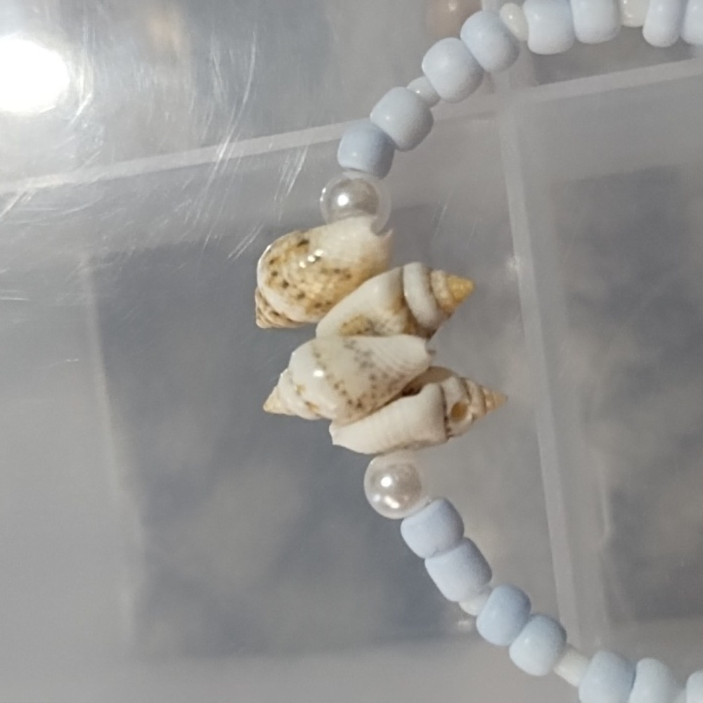 Handmade - Sea shell bracelet - Picture 2 of 4